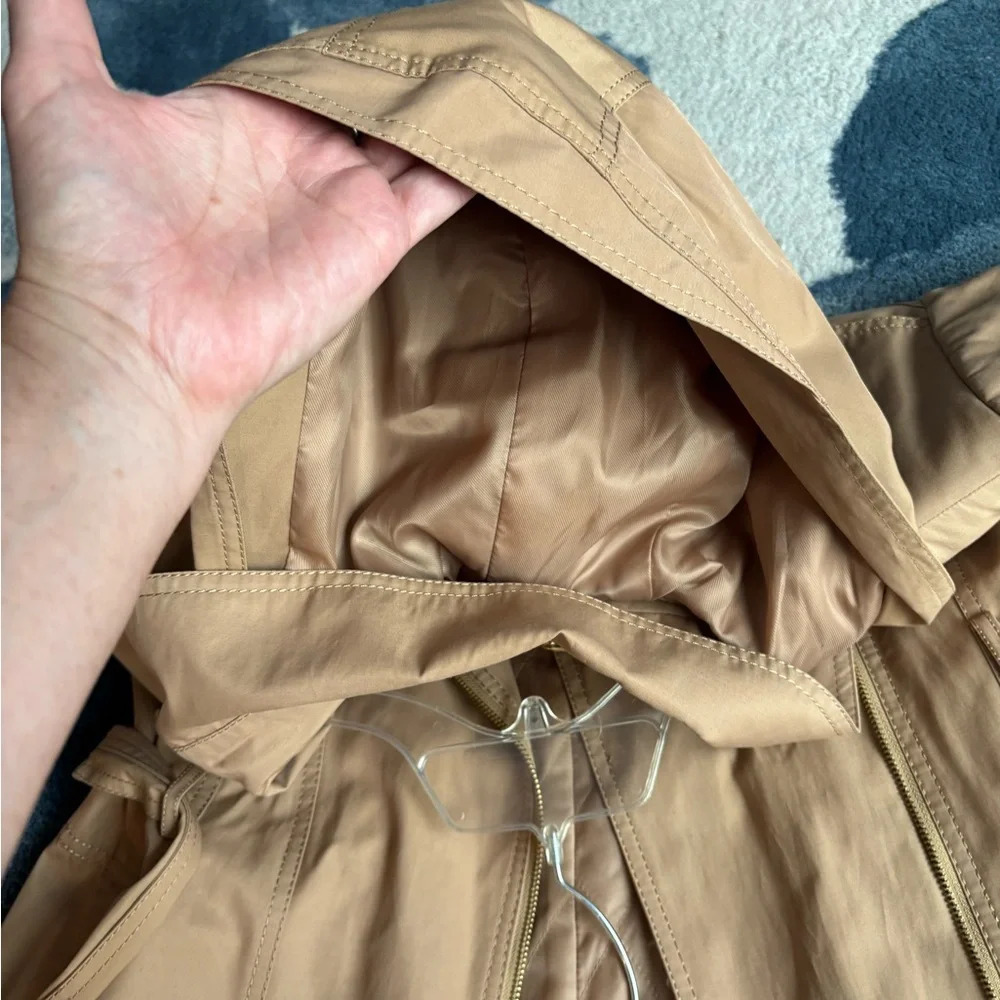 Vince Camuto Trenchcoat NWOT - Picture 4 of 7